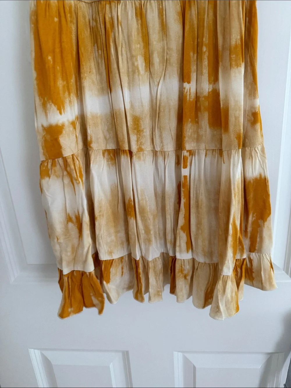 Speechless Tie-Dye Tiered Spaghetti Strap Dress in Mustard & White